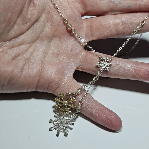 Vintage Avon Snowflakes Lavalier Necklace 18-21.5" Rhinestones Silver Tone - Picture 1 of 13